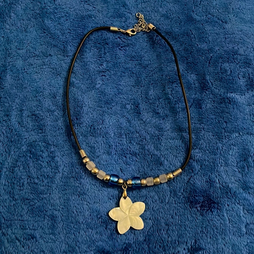 Flower necklace with beads